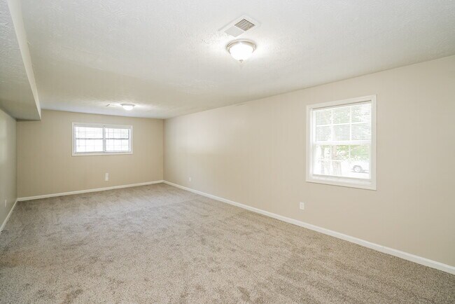 Building Photo - 3221 Jessica Dr