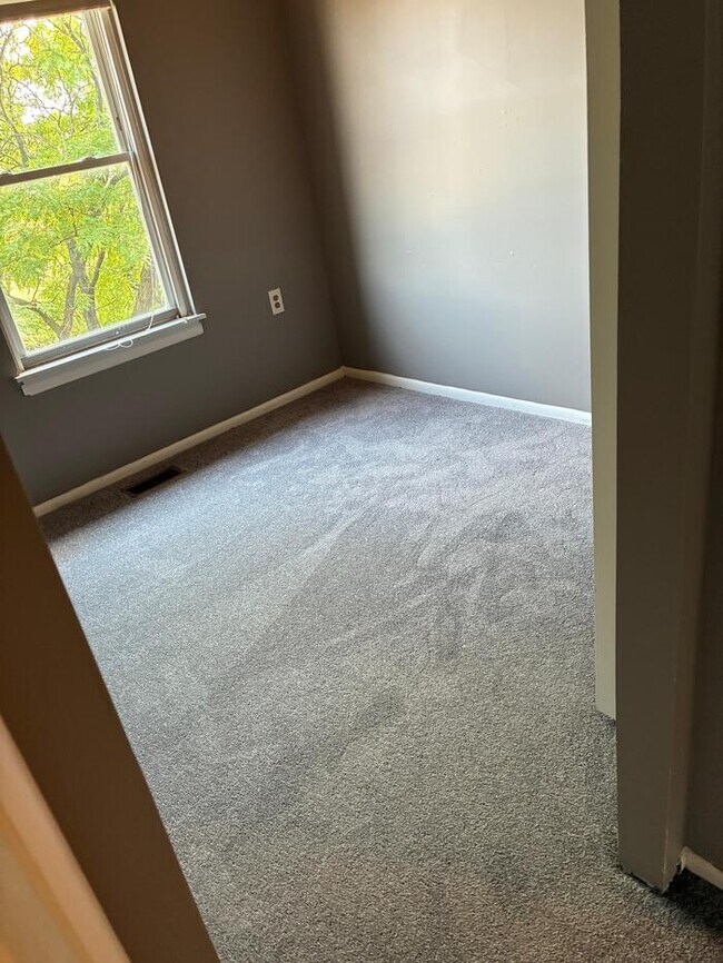 Building Photo - 2 Bedrooms Plus Den