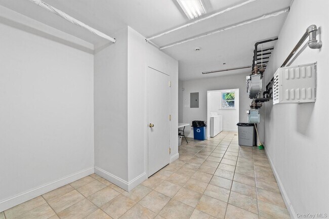 Building Photo - 142 Bannon Ave