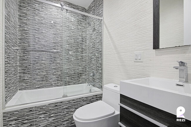 Building Photo - 119-20 Union Tpke