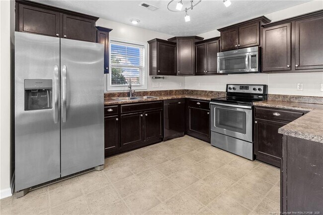 Building Photo - 44 Schoomaker Ct