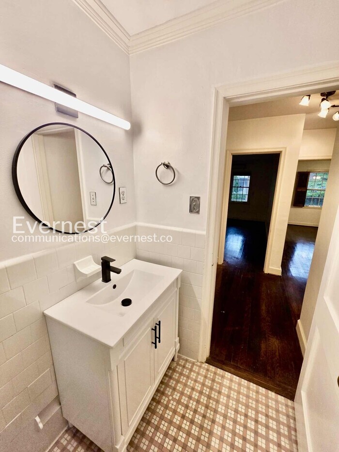 Building Photo - 55 Delmont Dr NE