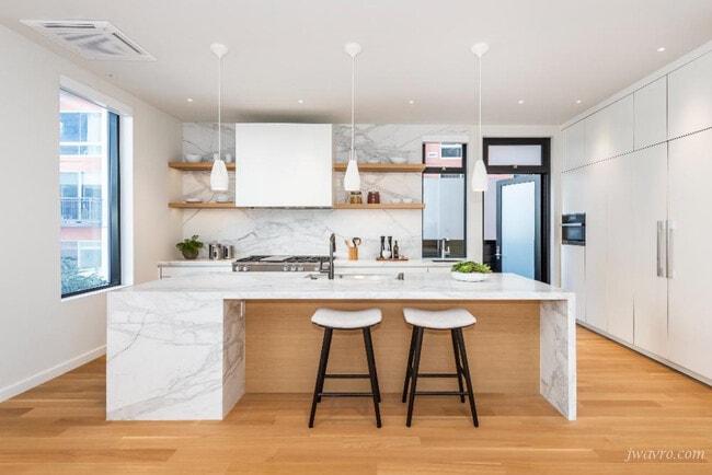 Building Photo - 17 Guy Pl