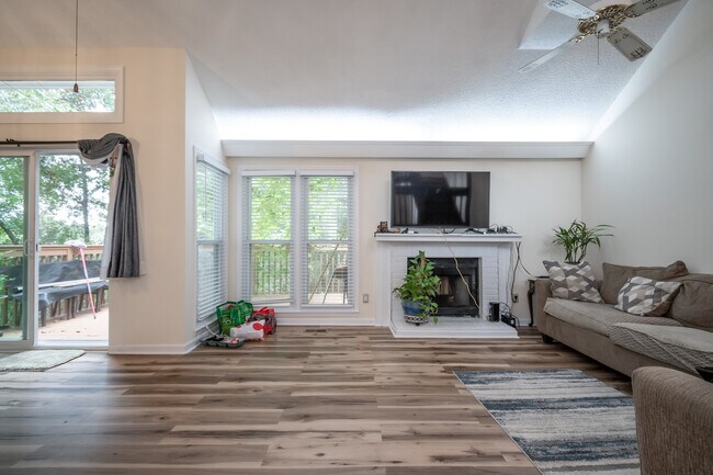 Building Photo - 115 Winterberry Dr