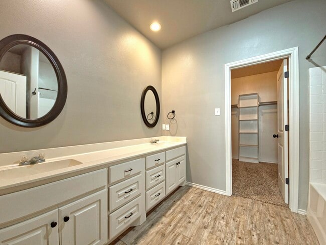 Building Photo - 1109 Preston Trails