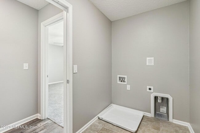 Building Photo - 404 Hepburn Rd