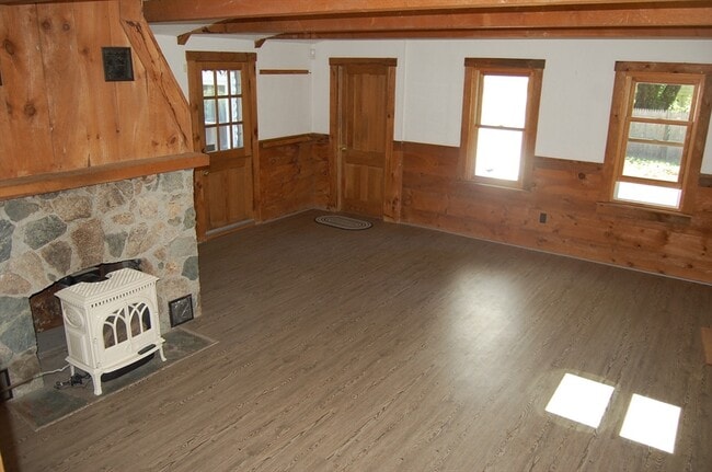 Building Photo - 414 Central St