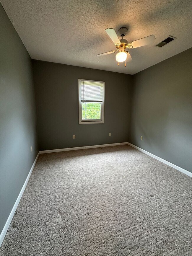 Building Photo - 3 bedroom, 2 bath house in Kingsport