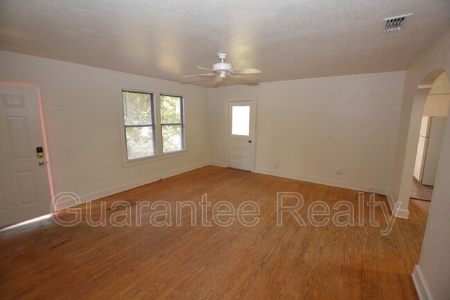 Building Photo - 2246 SE 3rd Ave