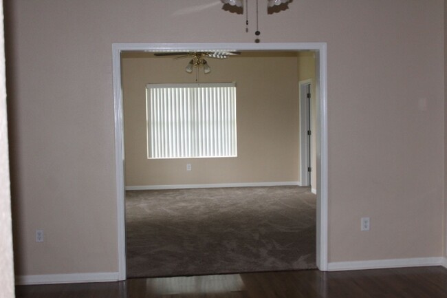 Building Photo - Immaculate 3/2 in Marianna, FL