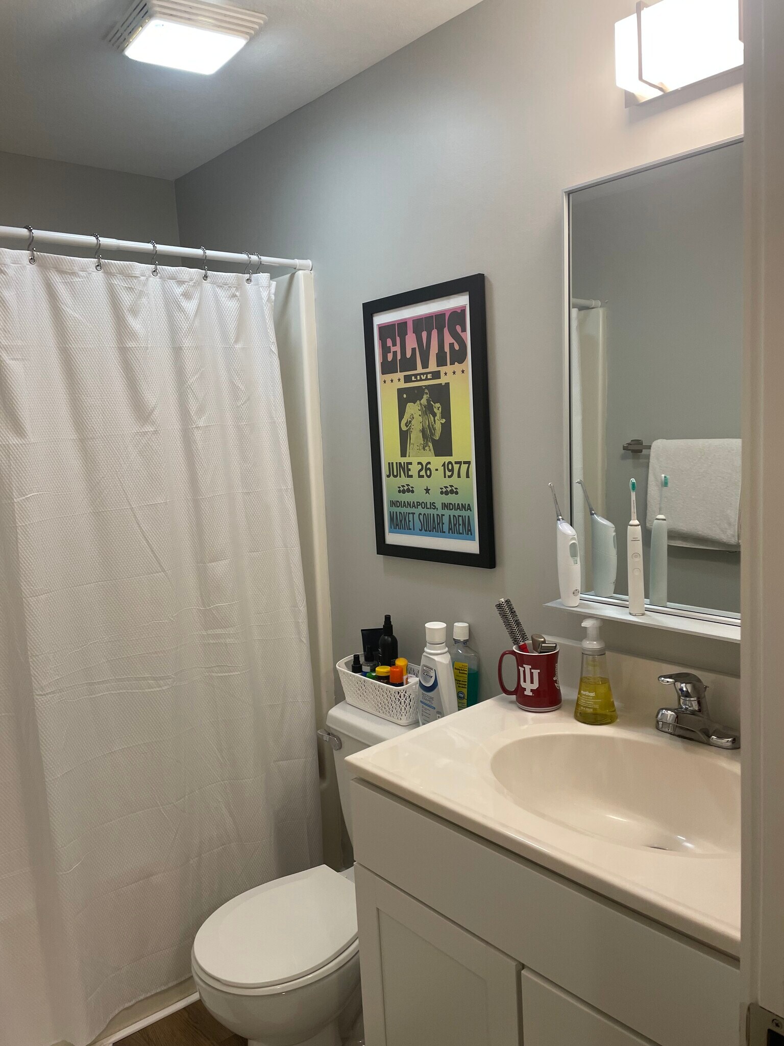 Building Photo - 403 E 4th St