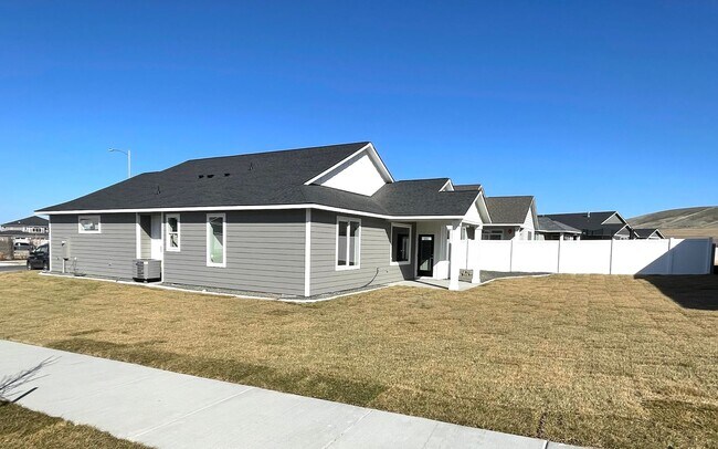Building Photo - 2560 Clark Rdg Dr