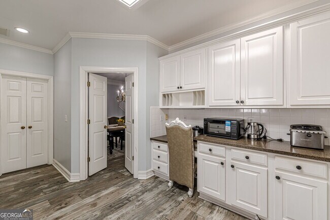 Building Photo - 203 Prestwick Way N