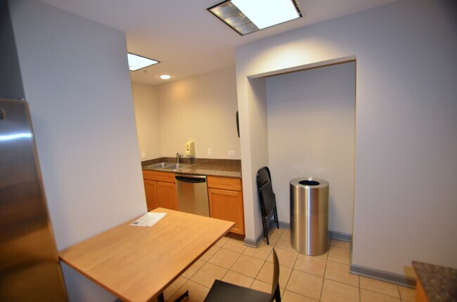 Building Photo - 1235 S Prairie Ave