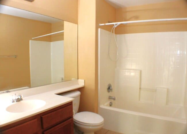 Building Photo - Roomy Palacio Del Oro North Townhome