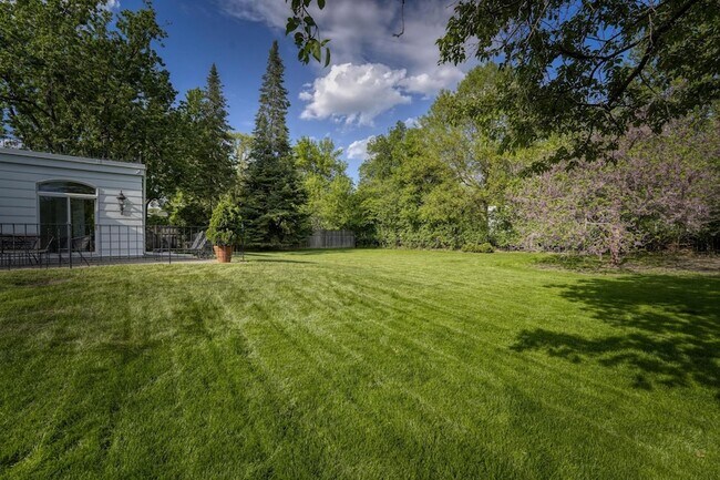 Building Photo - 5721 Londonderry Rd