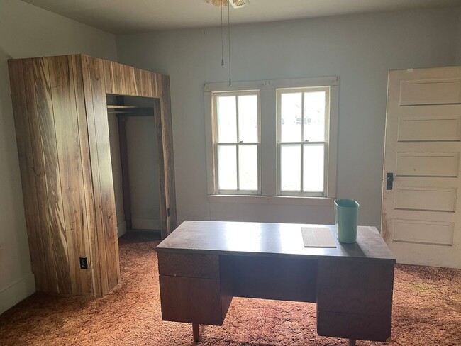Building Photo - $795 - 2 bed 1 bath - Single Family Home