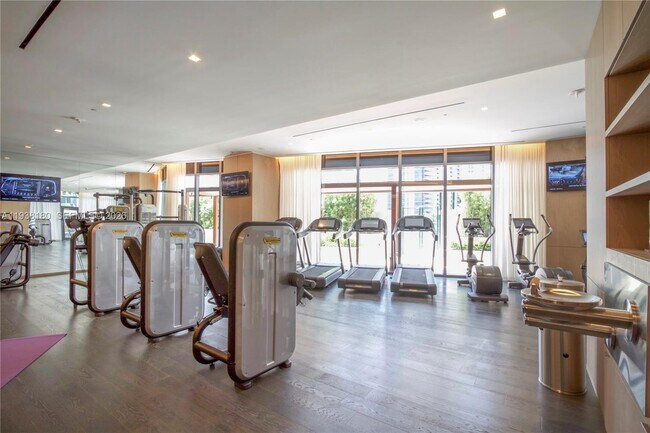 Building Photo - 801 S Miami Ave