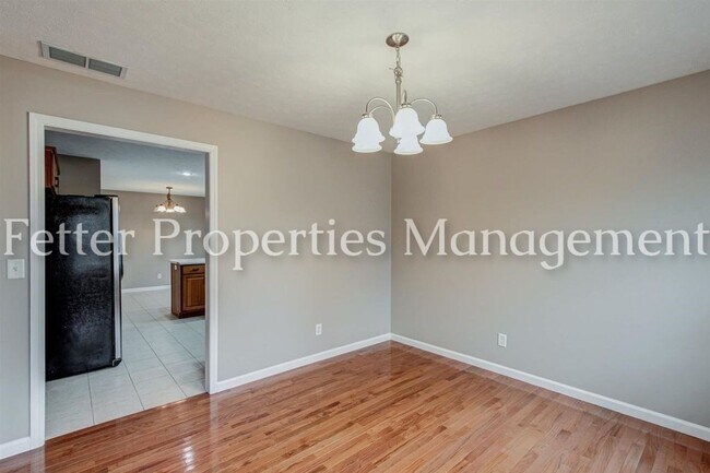 Building Photo - Beautiful 3bd 2.5 bath Northside