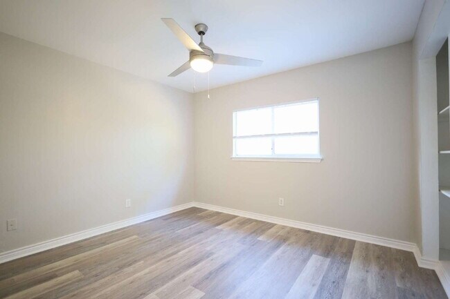 Building Photo - 9519 Braun Square