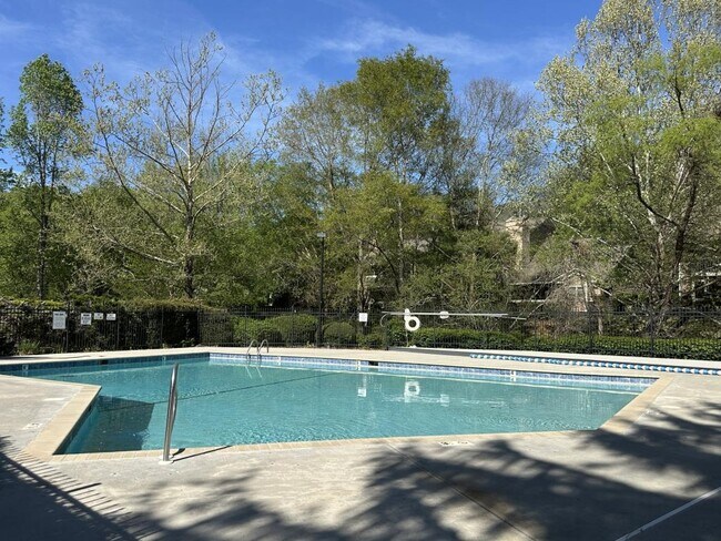 Building Photo - 14 Willow Tree Run