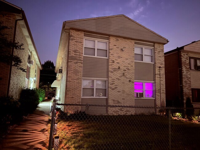Building Photo - 5328 S 73rd Ct