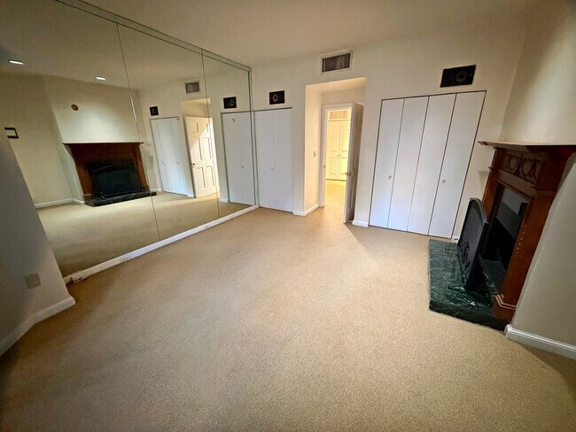 Building Photo - 327 Commonwealth Ave