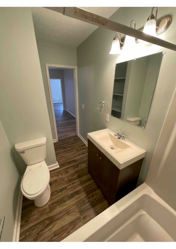 Building Photo - 576 High St NE