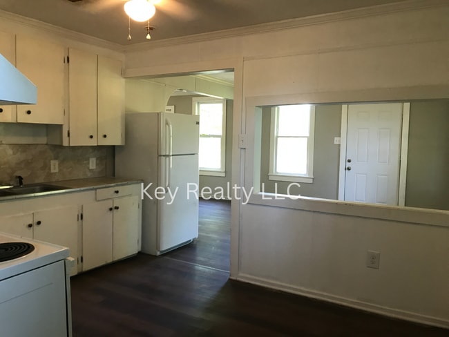 Building Photo - ****210 Ball Street - Pineville