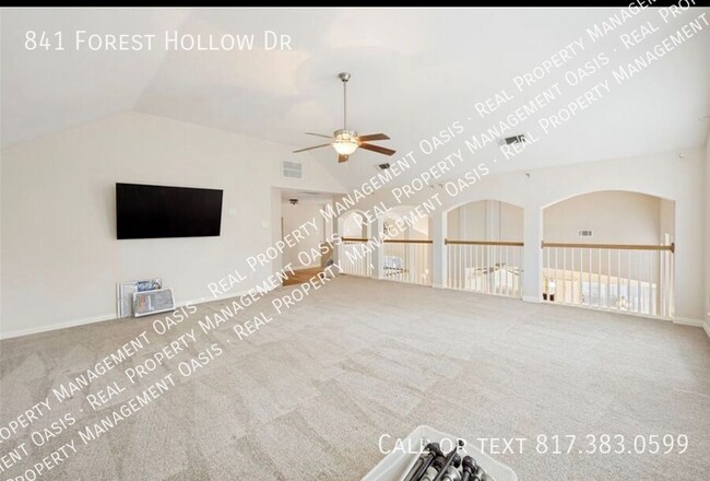 Building Photo - 841 Forest Hollow Dr