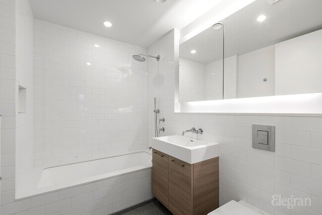 Building Photo - 591 3rd Ave