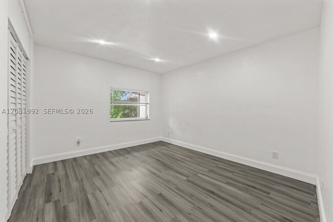 Building Photo - 1710 NE 142nd St