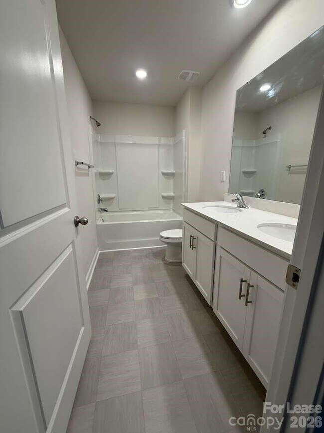 Building Photo - 106 Sierra Rd