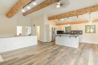 Building Photo - 148 N Aspen St
