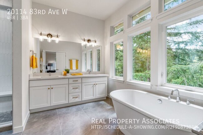 Building Photo - Edmonds Home