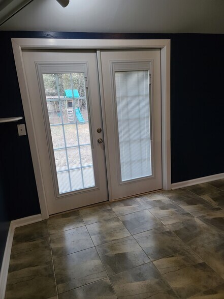 Building Photo - 133 N Country Rd