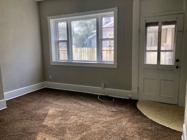 Building Photo - 548 E Pearl St