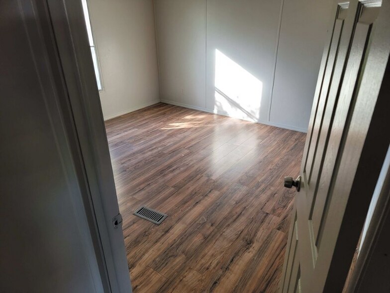 Building Photo - 8424 Bloomwood Dr