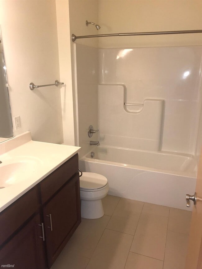 Building Photo - 1 br, 1 bath Condo - 613 N Lombardy St 207