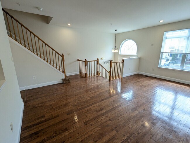 Building Photo - Renovated Townhouse in Frederick ready for...