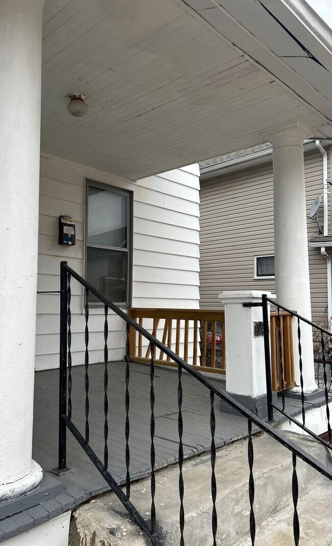 Building Photo - 1058 E 147th St