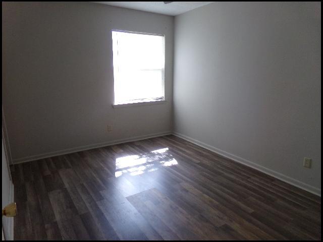 Building Photo - 701 N Buchanan St