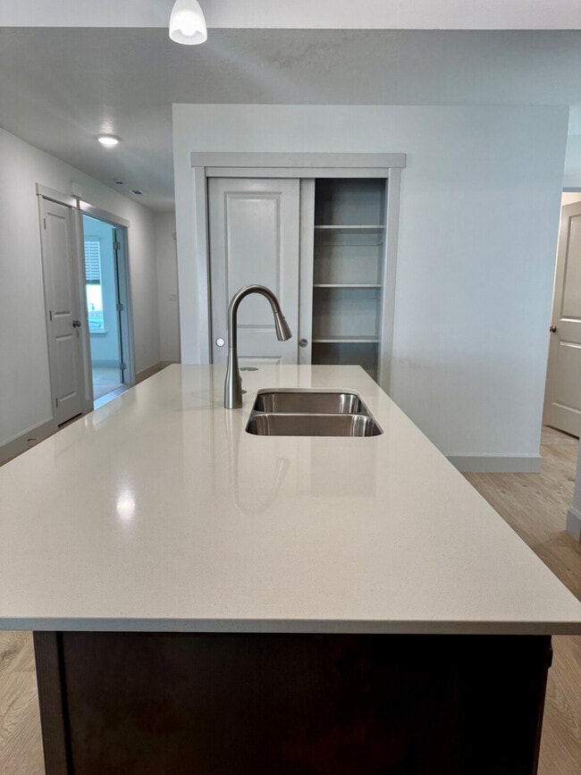 Building Photo - 385 Taft St