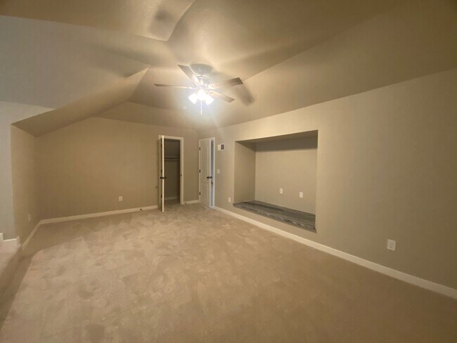 Building Photo - Jenks Schools! Prepare to fall in love wit...