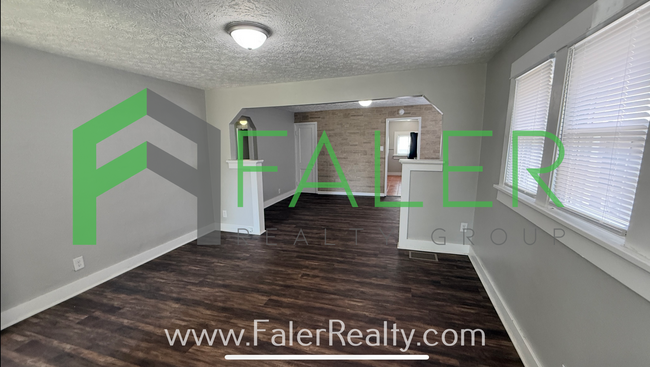 Building Photo - Charming 2-Bedroom Home