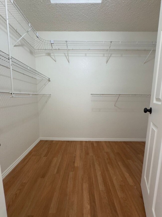 Building Photo - Located in a great neighborhood 4Bdm 2Ba Home With 2Car Garage