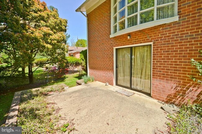 Building Photo - 100 Mel Mara Dr