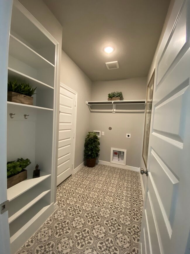 Building Photo - 24226 Maple Summit Ln