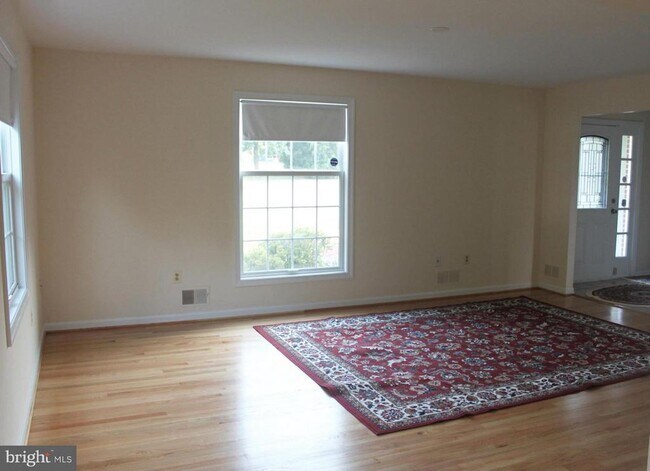 Building Photo - 6210 Cottonwood St