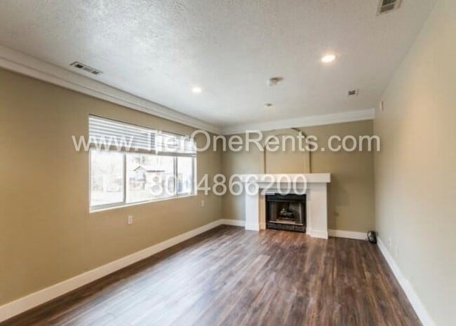 Building Photo - This property offers a NO DEPOSIT option a...